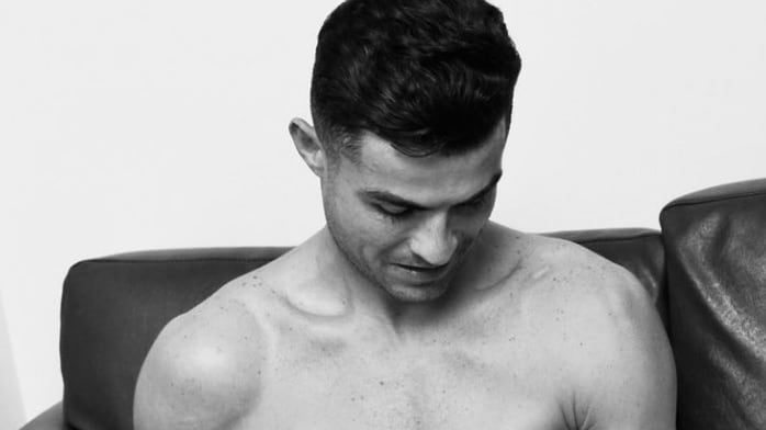 Ronaldo presenta la gemella sopravvissuta: "Amore per sempre"