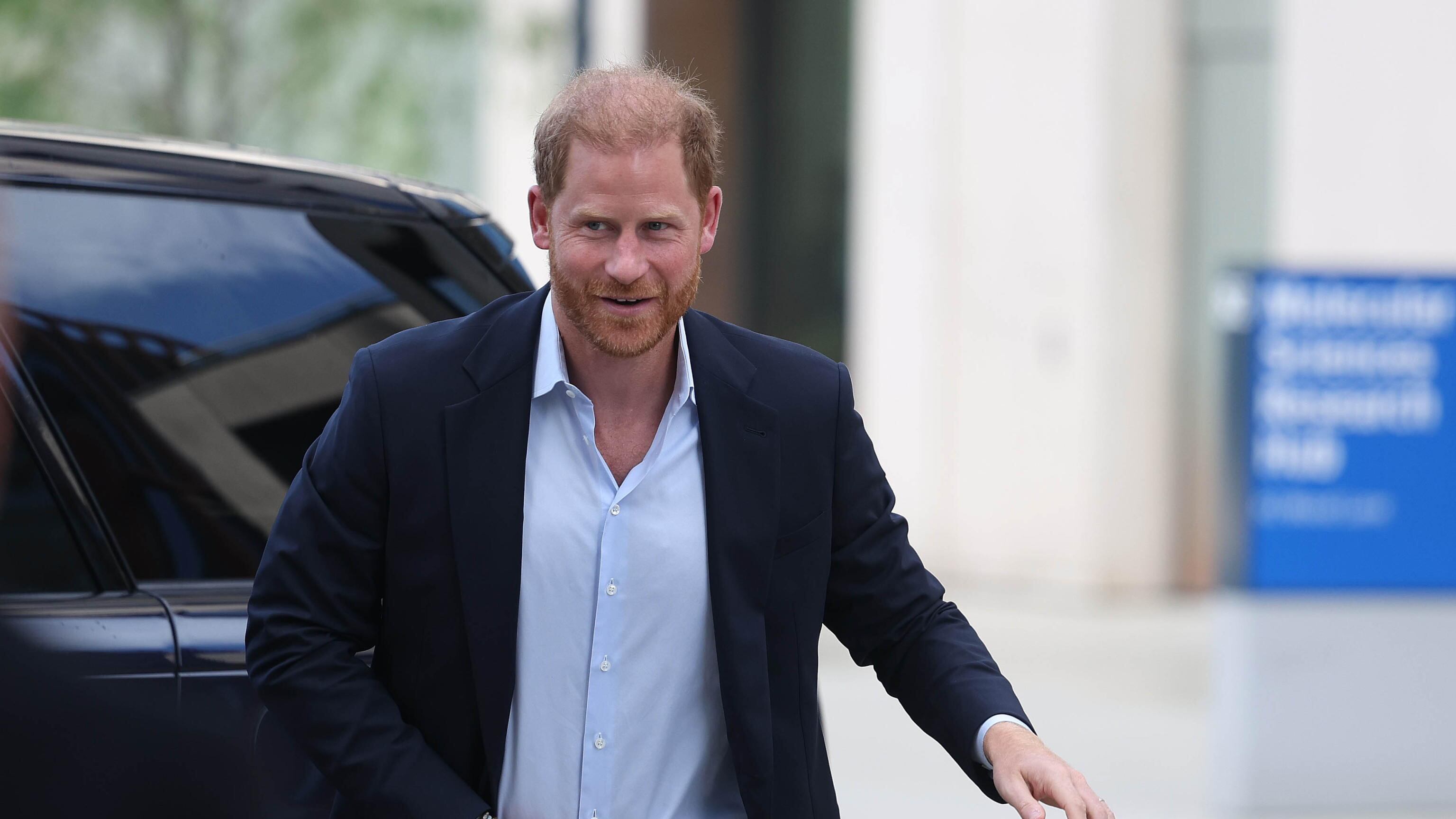 Il principe Harry incontra re Carlo III a Londra