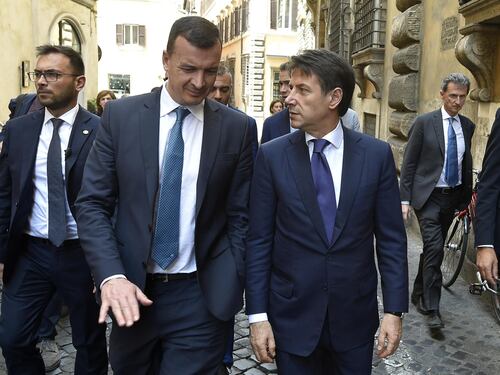 Rocco Casalino e Giuseppe Conte, le vacanze agli antipodi dei due grillini