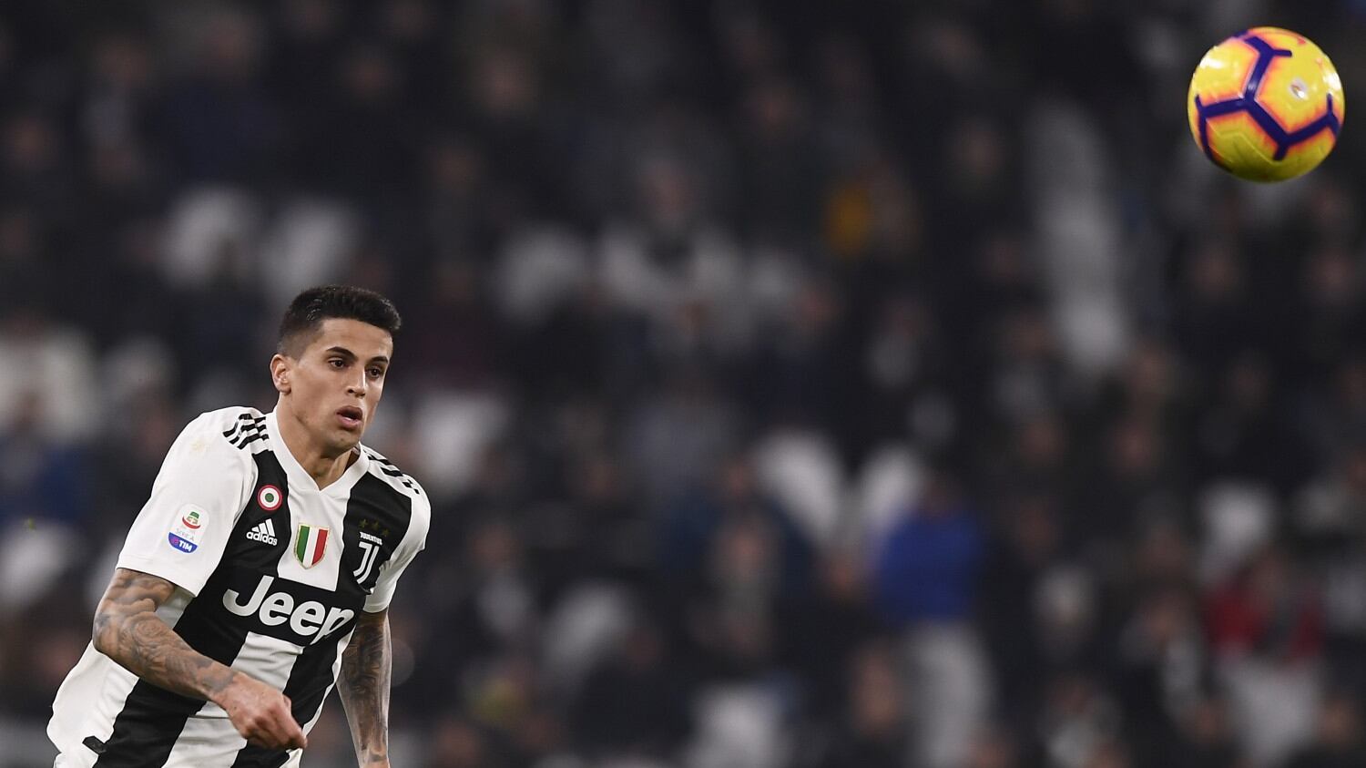 "Al Fantacalcio fai schifo". Ira Cancelo sul tifoso: "Ma vaff..., non me ne frega un c..."