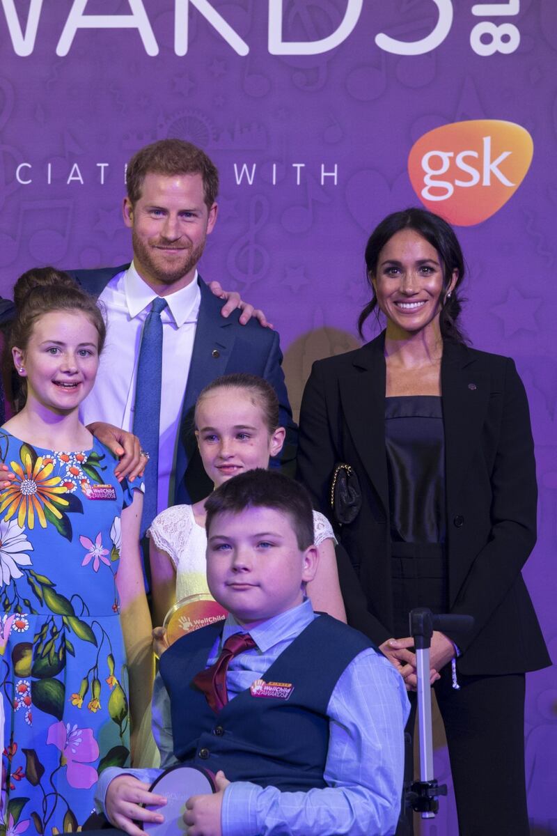 Meghan Markle e il Principe Harry tra i bimbi per beneficenza 10