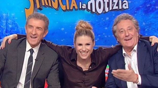 Striscia la notizia, la Hunziker arriva in ritardo per la neve e Iacchetti la sostituisce
