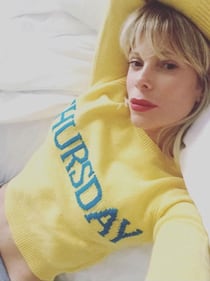 Alessia Marcuzzi in bikini per l'anno nuovo 22