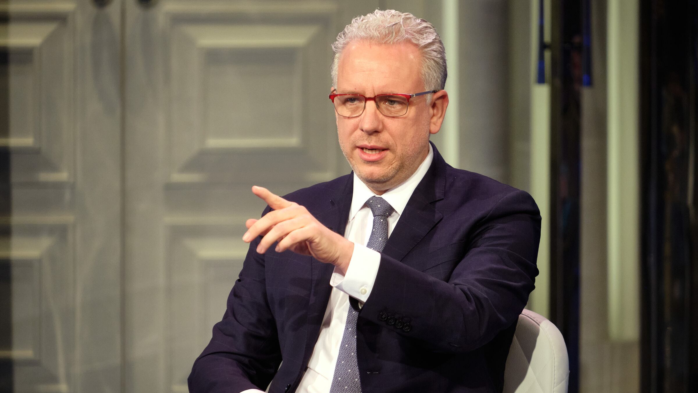 "Fatti errori su AstraZeneca, ma ora serve fiducia"