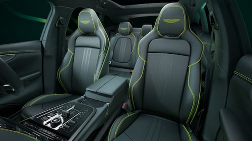  Aston Martin DBX707 AMR24, guarda tutte le foto 3