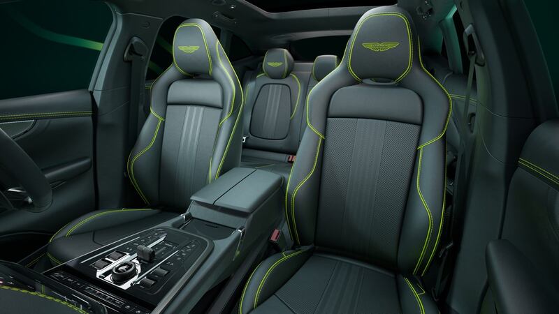 Aston Martin DBX707 AMR24, guarda tutte le foto 3