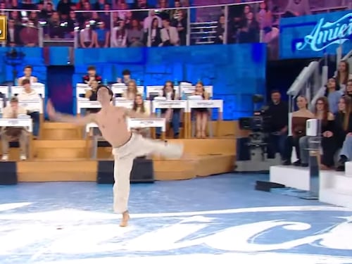 "Tremo, formicola…". Paura per il concorrente di Amici: malore durante le prove