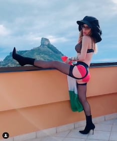 Naike Rivelli hot su Instagram 4