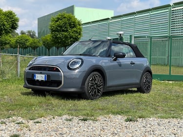 MINI Cabrio 2025: guarda la gallery della nuova decappottabile da città 2