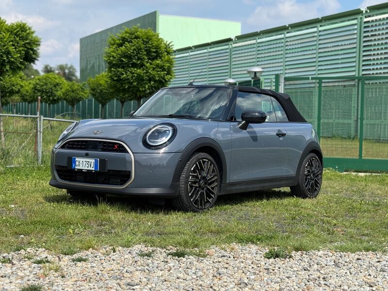 MINI Cabrio 2025: guarda la gallery della nuova decappottabile da città 2