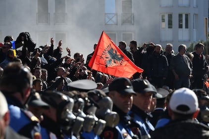 Proteste a Tirana contro il governo 6