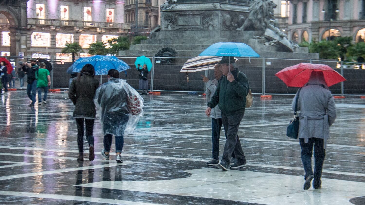 Il maltempo fa le prove per l'autunno: pioggia, vento e cali temperatura