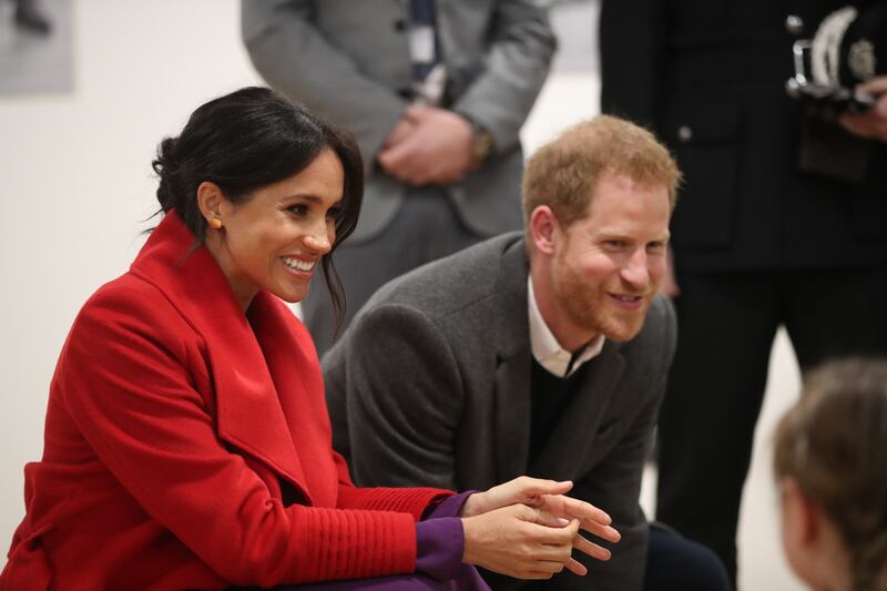 Meghan Markle in rosso per un poeta: foto 7