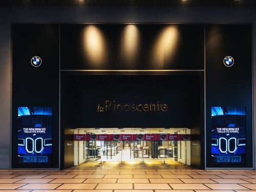BMW lancia la iX3 a Milano: la Neue Klasse debutta tra Rinascente e House of BMW
