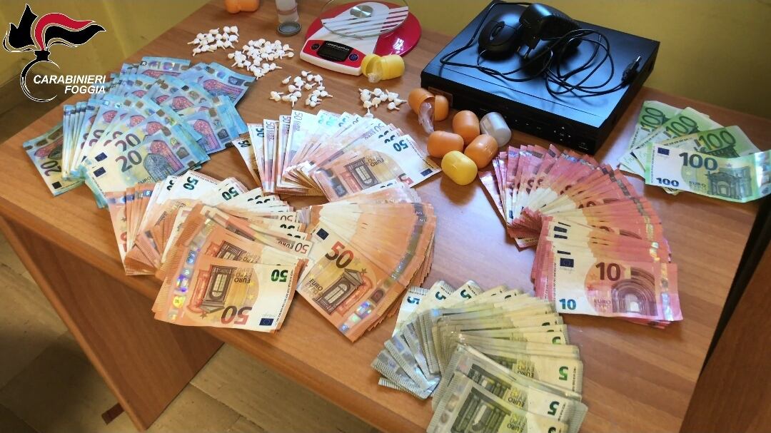 Vendevano cocaina col paniere: coniugi agli arresti