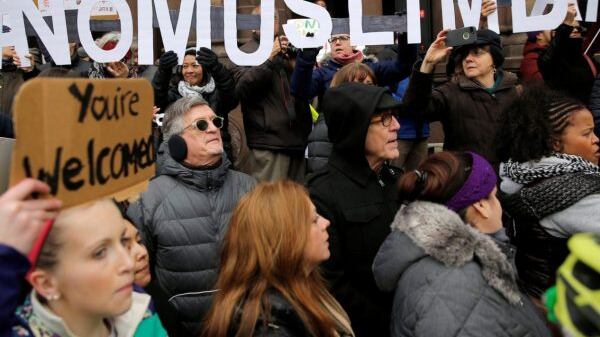 I giudici bloccano i suoi piani ma Trump ha una contromossa