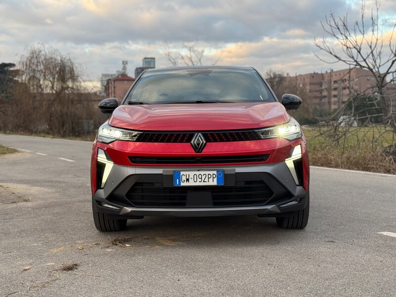 Renault Captur E-Tech 2025: guarda la gallery del B SUV ibrido 3