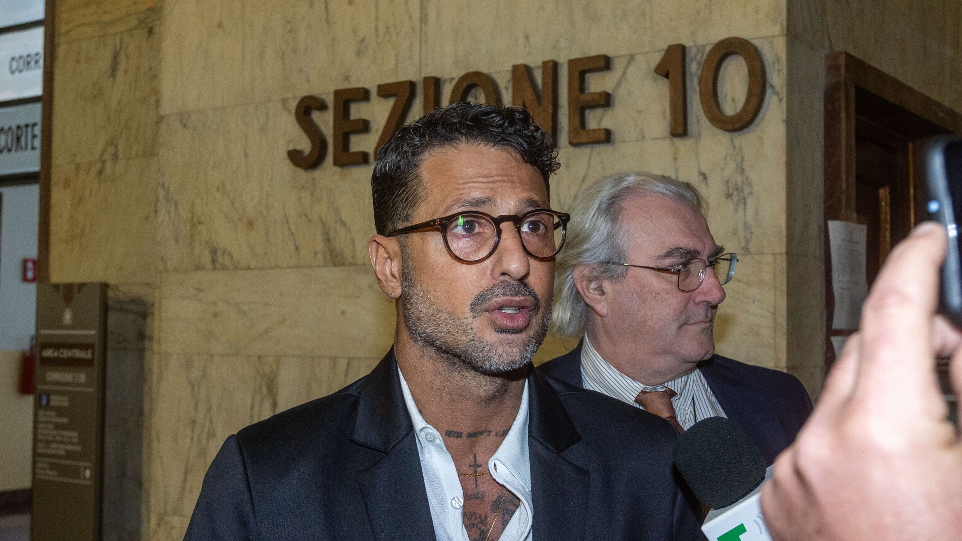Fabrizio Corona di nuovo nei guai: citato per diffamazione da 3 calciatori di Roma e Lazio