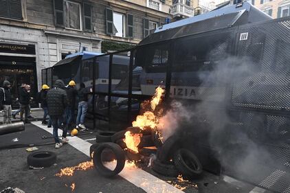 Le tensioni al corteo di Genova 6