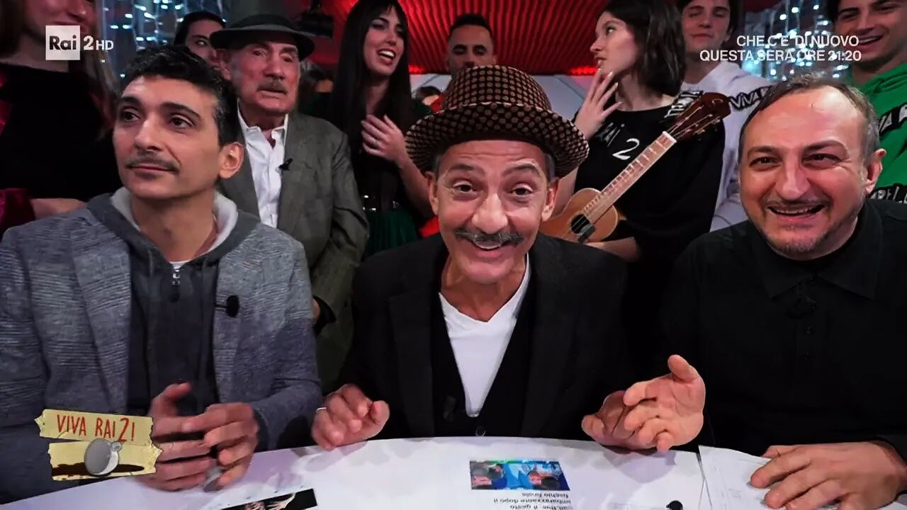 "Sicuri che cresce?". Pure Fiorello sfotte Schlein sui consensi