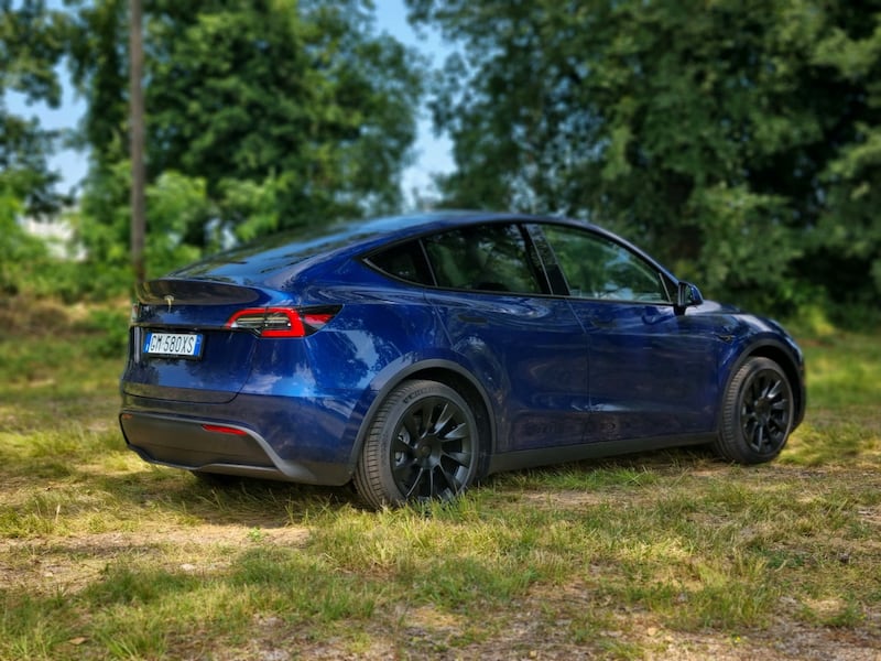 Tesla Model Y RWD 2023, guarda la galleria fotografica 10