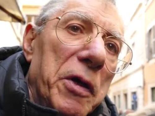 Anche Bossi in pressing: "Cav dica sì al governo"