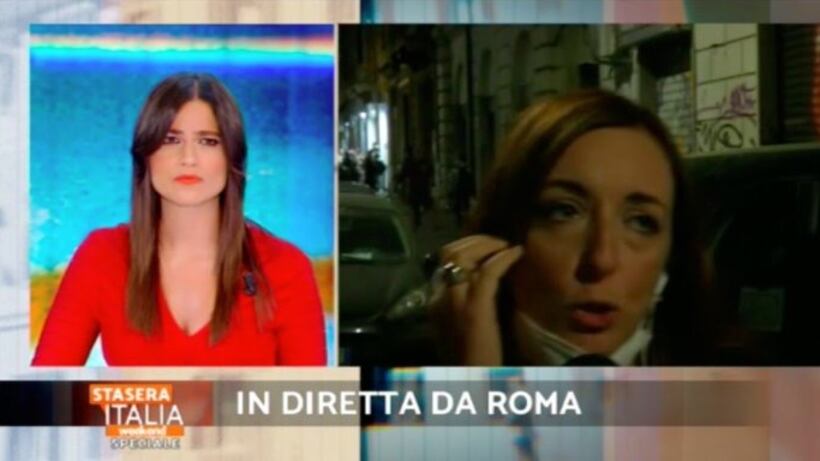 Aggressione per la troupe Mediaset che documentava la movida: "Ficcatela nel c... la telecamera"