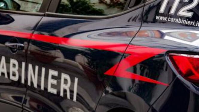 Algerino dà in escandescenze: aggredisce e rapina un'infermiera