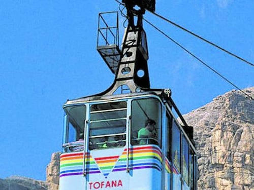 Si sgancia cabina della funivia. Panico per 30 turisti a Cortina