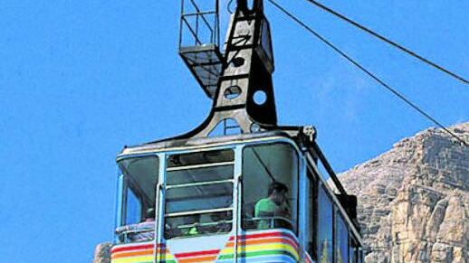 Si sgancia cabina della funivia. Panico per 30 turisti a Cortina