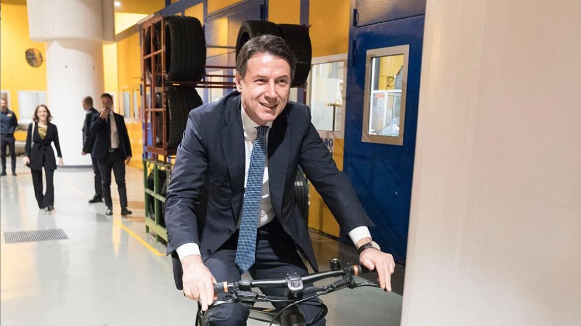 Conte pedala e il Paese sbanda. Il peggio della settimana