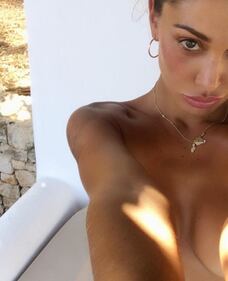 Belen Rodriguez sexy sulla spiaggia 1