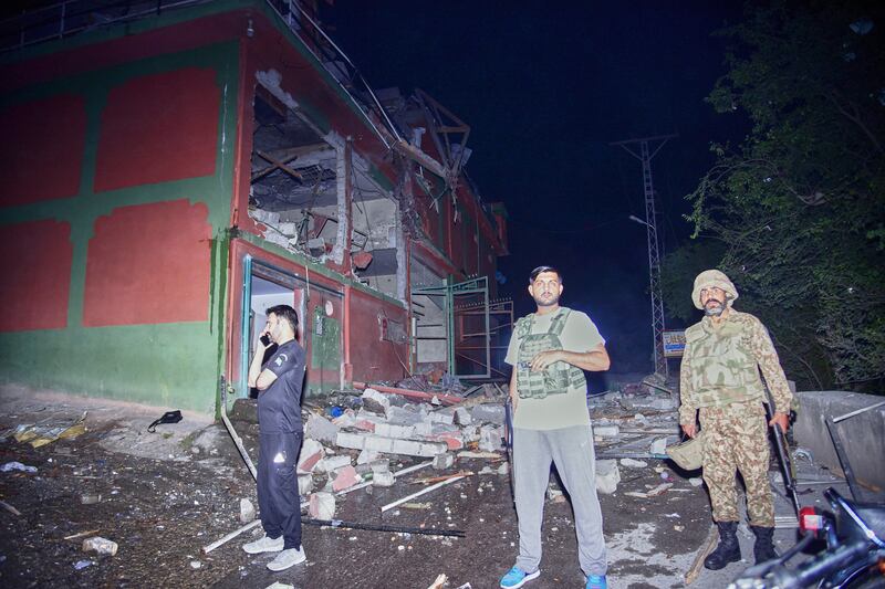L'India bombarda il Pakistan: le immagini degli attacchi 9