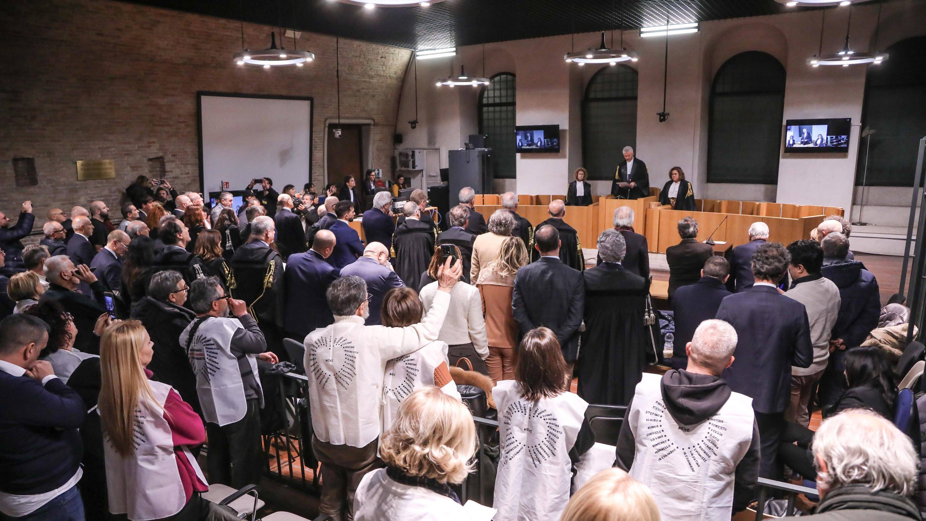 L'ex sindaco viene assolto. Rigopiano, l'ira dei parenti