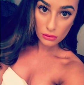 Lea Michele hot, nuda a letto 15