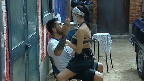 Grande Fratello 14, baci e nudi bollenti nell'idromassaggio 22