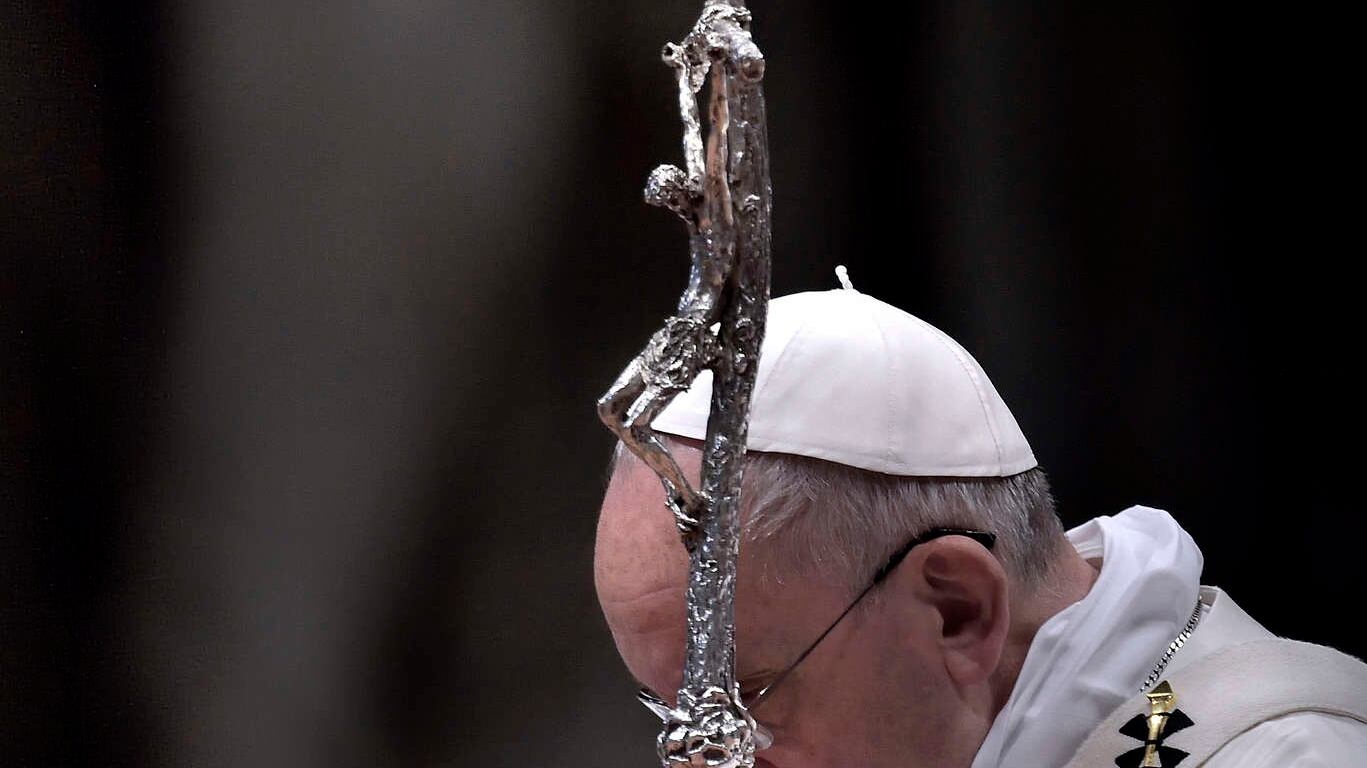 Quella piccola bugia di Bergoglio sulla tv