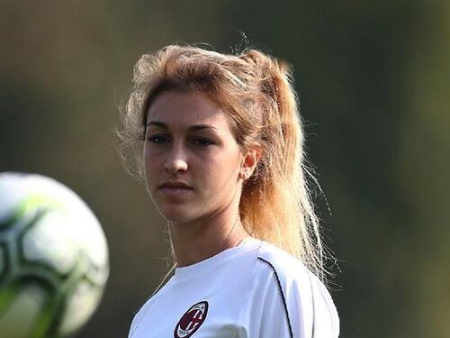 Mia Bellucci si prende la scena sui social: il profilo della giocatrice del Milan
