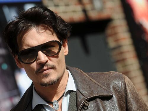 Minaccia a Johnny Depp: "Porta via i tuoi due cani oppure li sopprimiamo"