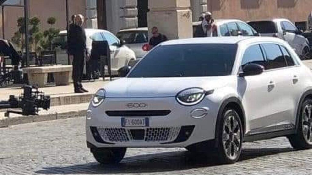 Nuova Fiat 600, il modello avvistato senza veli a Roma