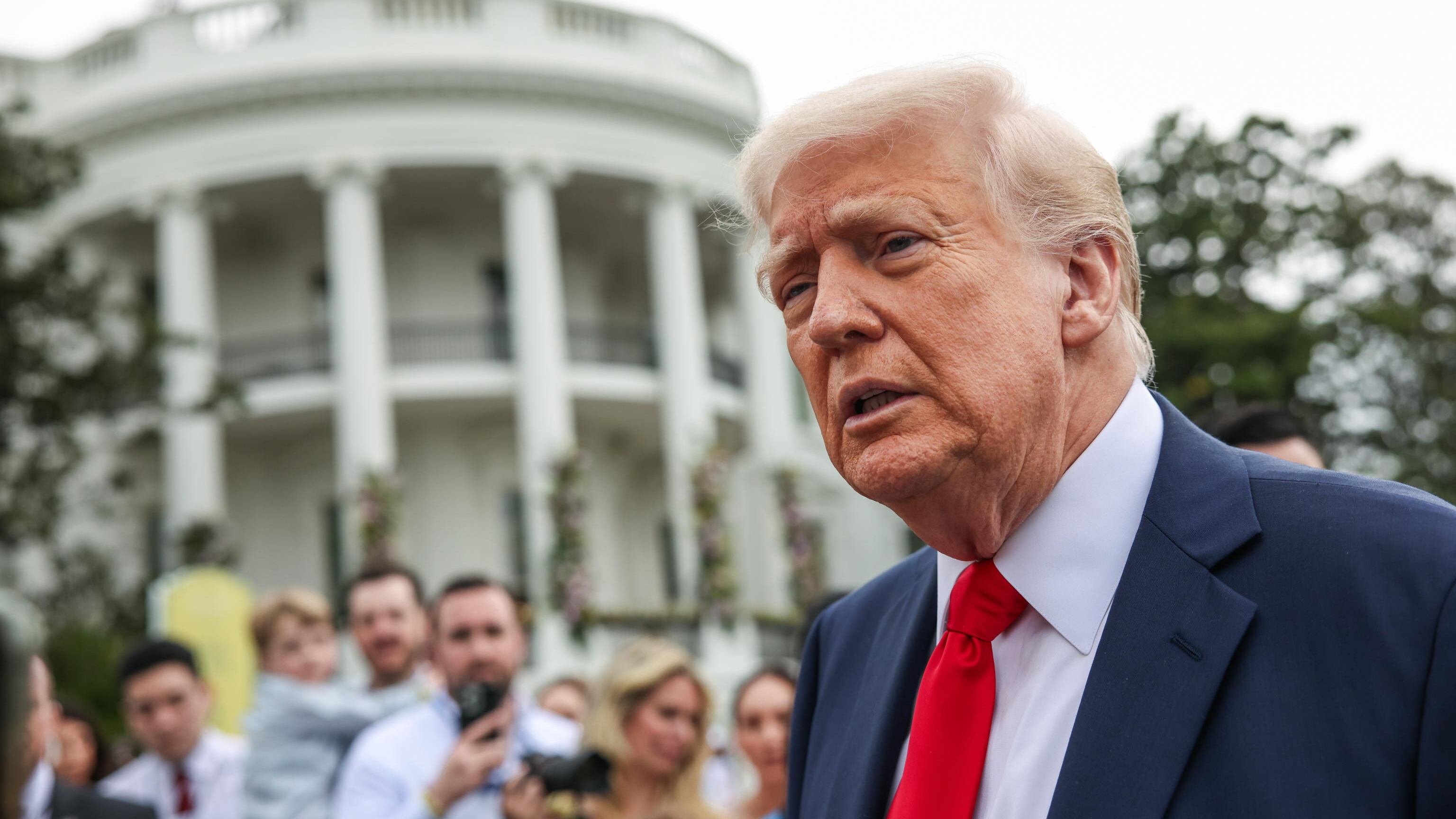 "Spaventoso e caotico", così gli americani vedono i primi 100 giorni di Donald Trump