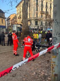 Tram deragliato, le foto dei feriti 8