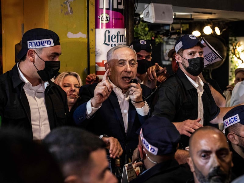 Attacco in Cisgiordania, cinque feriti: Netanyahu prepara la chiusura totale