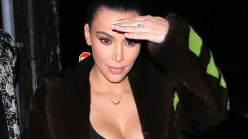 Anche Kim Kardashian senza slip in passerella 28