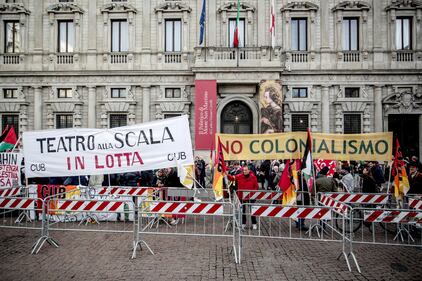 "Free Shahin". Il presidio pro Pal in piazza Scala 10