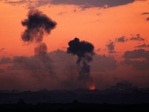 Israele attacca Gaza, minacce di guerra