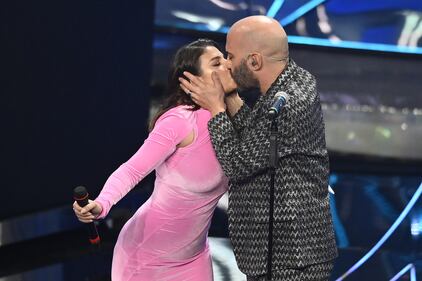 Sanremo 2024: ecco il look della terza serata del Festival di Emma  1
