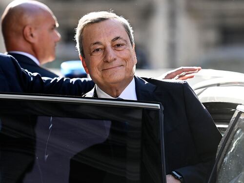 "Non sono disponibile". Così Draghi stronca le voci sul bis