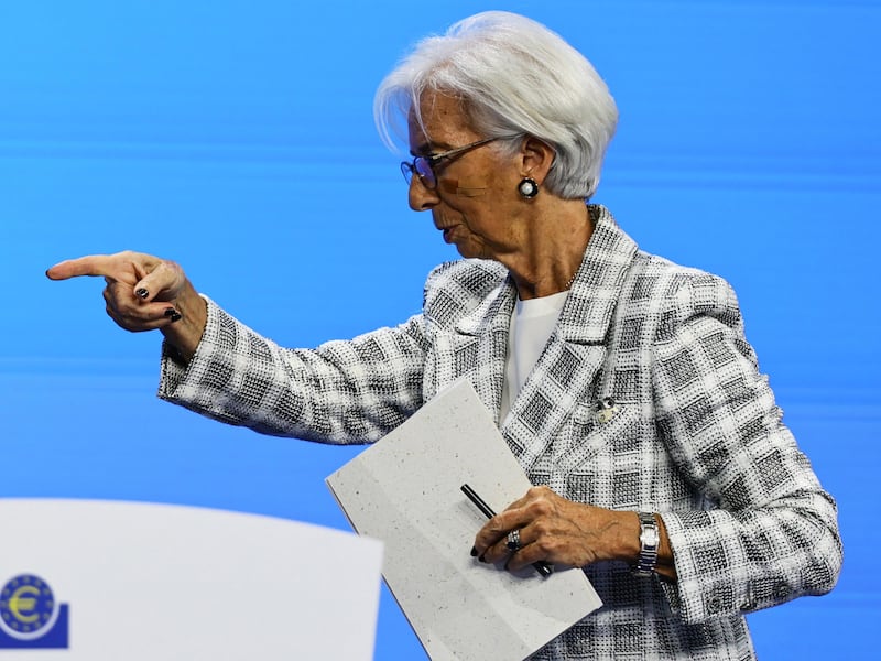 Lagarde lascia la Bce in anticipo: “Non posso più rimanere neutrale”