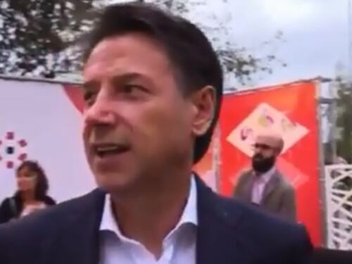 "Cosa ne pensa...?". E il gesto di Conte spiazza tutti